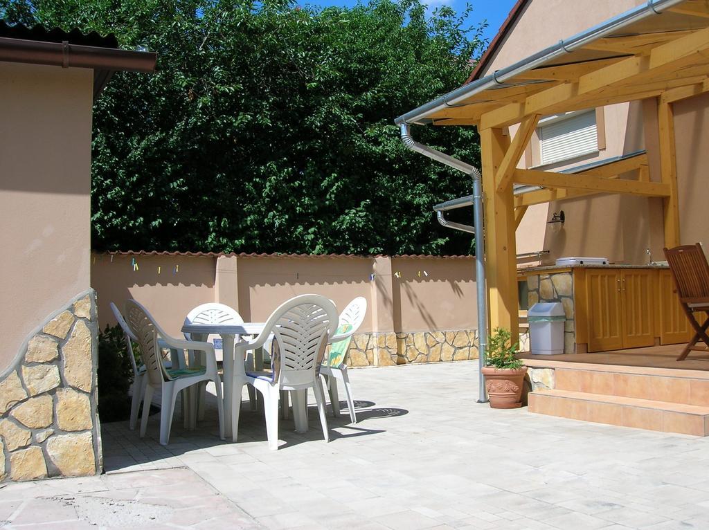 דירות Sárvár Margareta Apartman מראה חיצוני תמונה